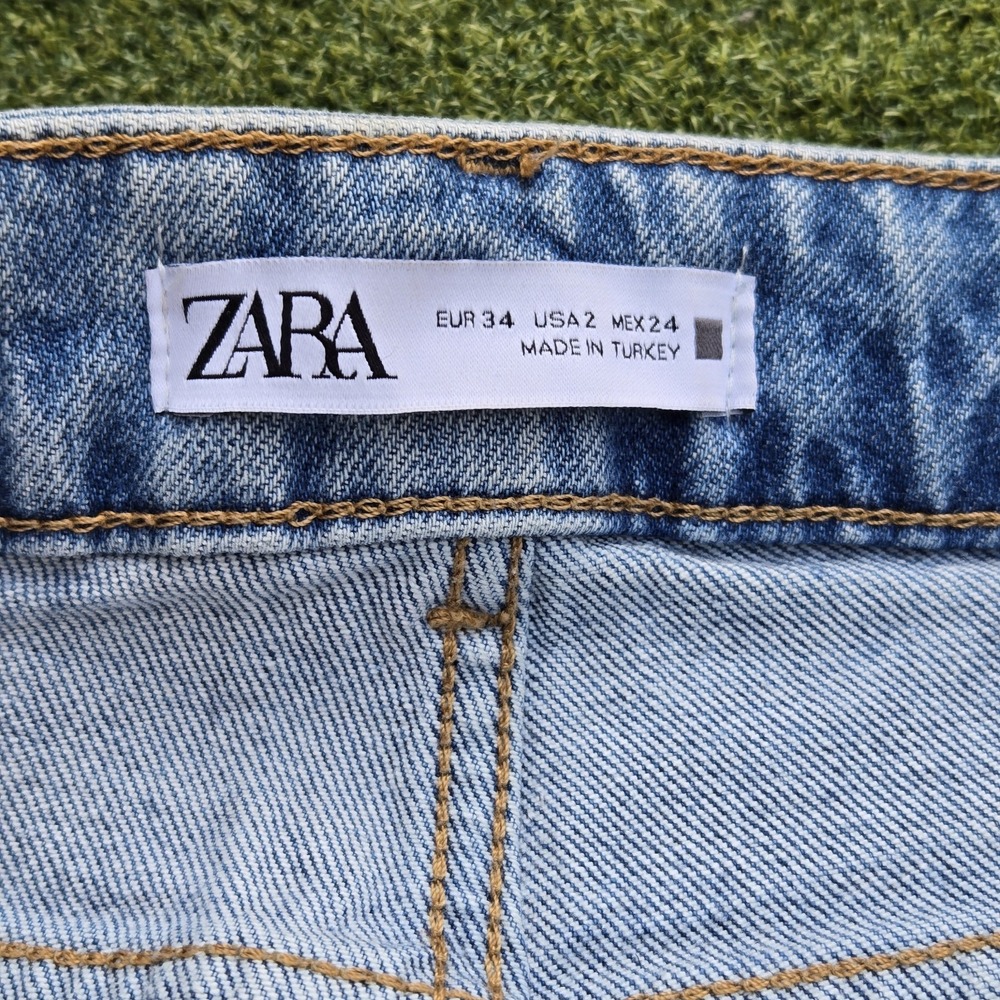Zara Jeans Women's Size 2 Blue Denim Bottons Straight Leg - Picture 3 of 9